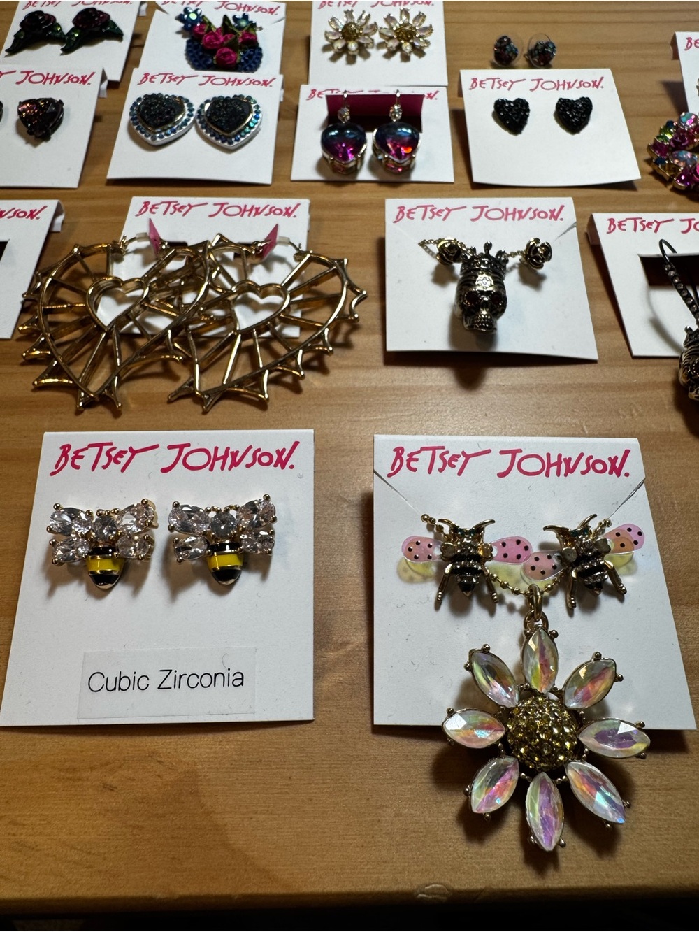 16 Sets of Authentic Betsey Johnson Jewelry: Earrings, Necklaces, Matching Pairs - Picture 7 of 14
